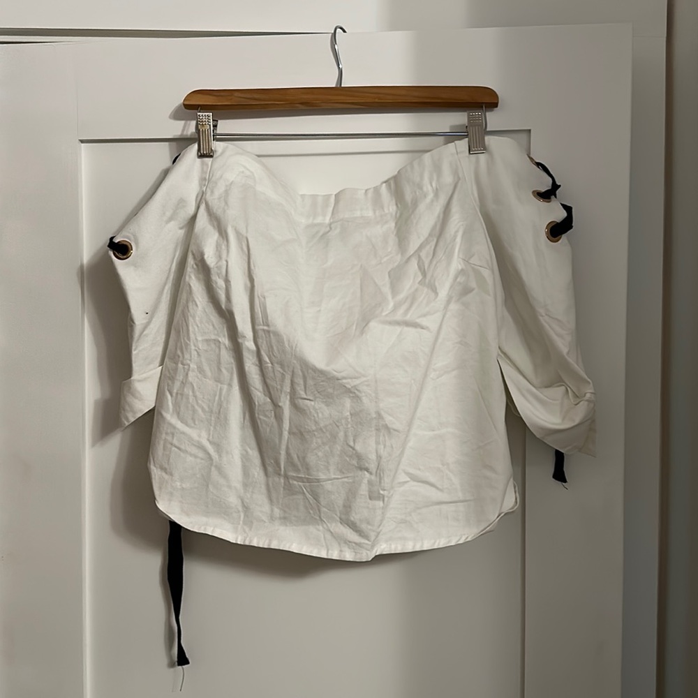 Romeo-Juliet Couture White Off-Shoulder Blouse